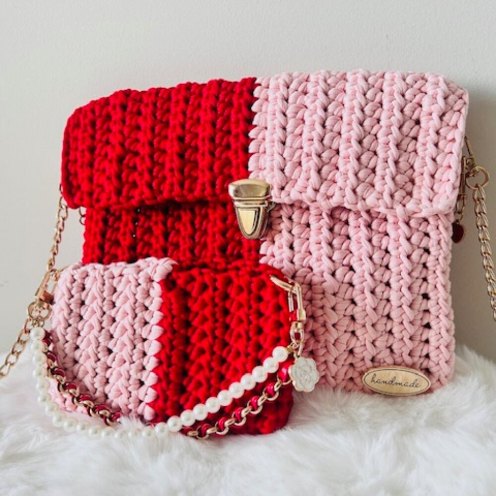 (SOLD) Hugs & Kisses Crossbody Set